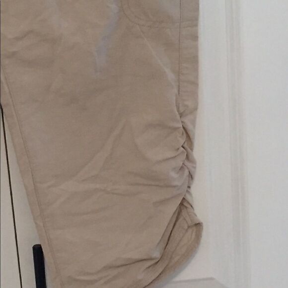 NWT Woolrich Hiking Cargo Ruched Capri Beige Women’s SZ 8 - Picture 4 of 8